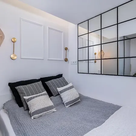 Premium With Air Conditioning, Heart In Cracow Apartman *